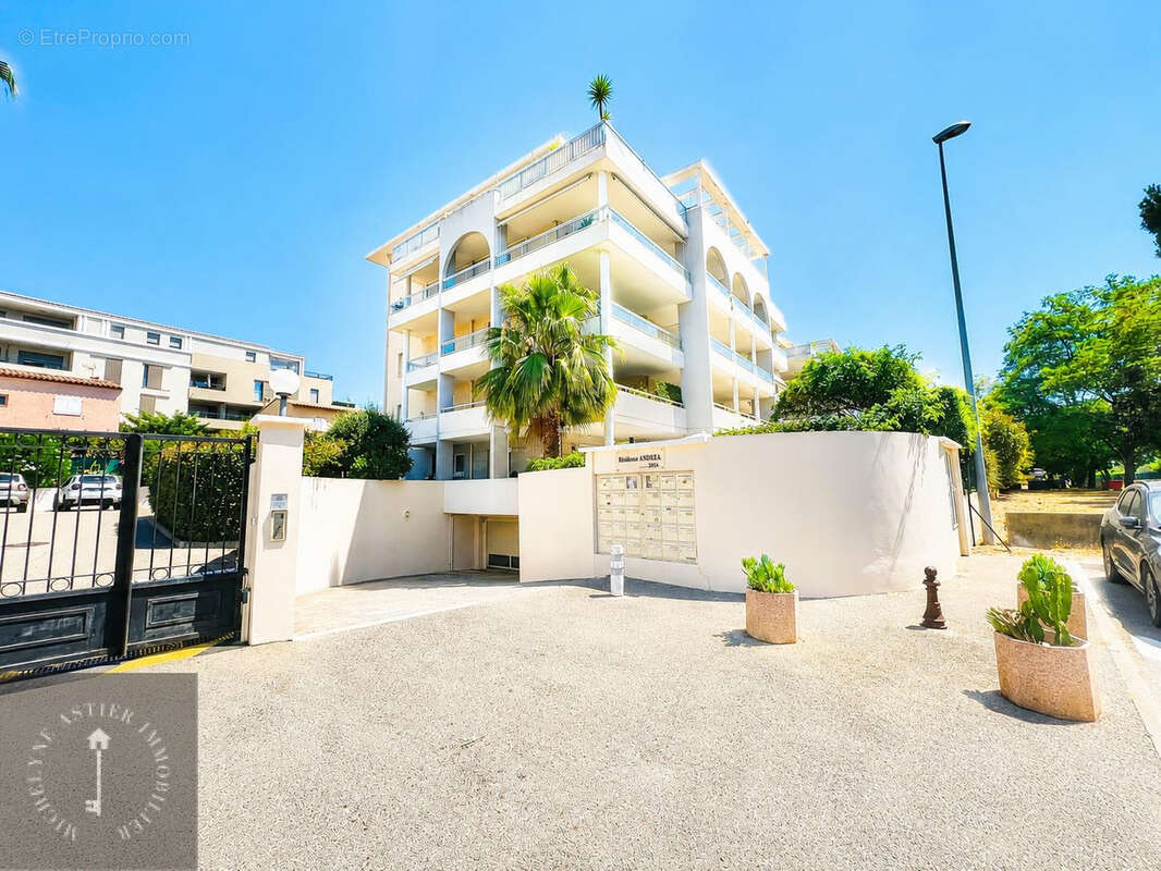 Appartement à SAINT-LAURENT-DU-VAR