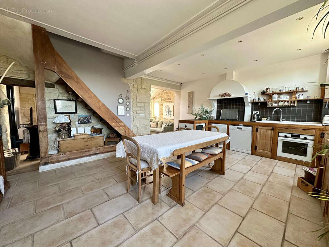 Maison à LE MESNIL-LE-ROI