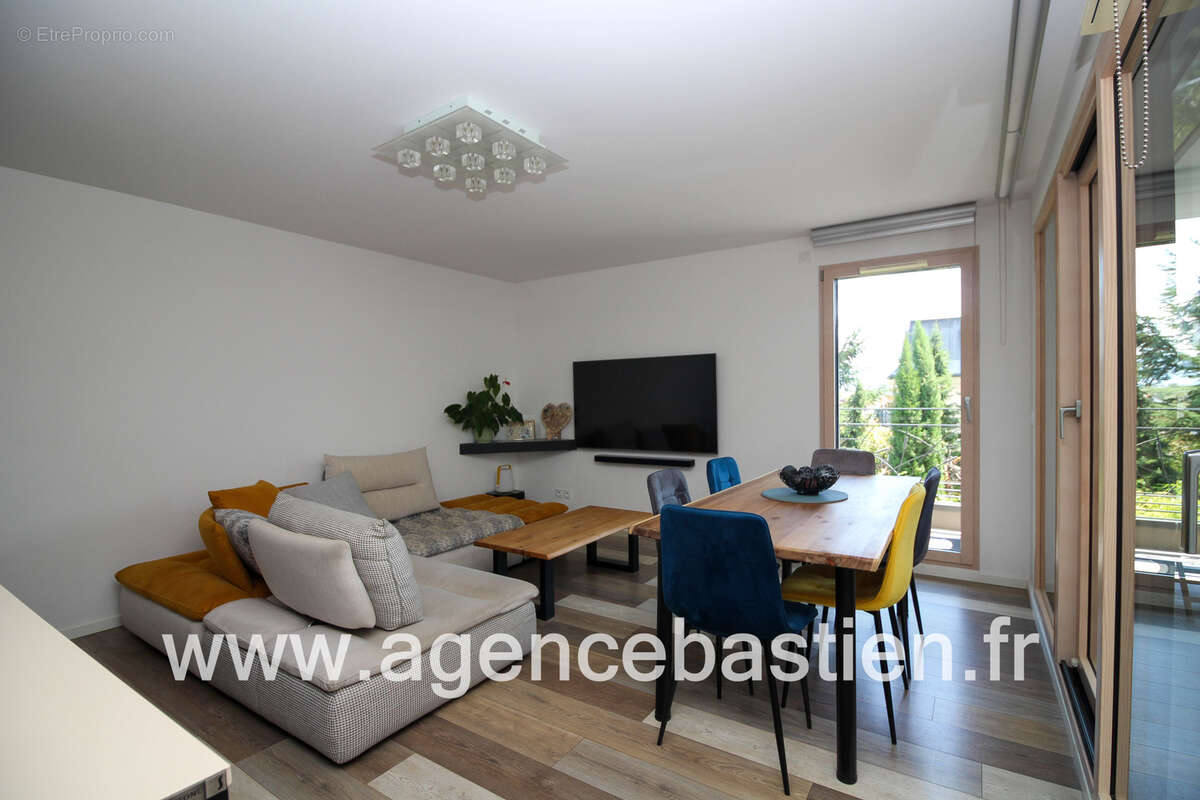 DIVONNE-LES-BAINS   Centre-ville -  Appartement T3 de 79 m2 avec terrasse, garage et cave - photo 3