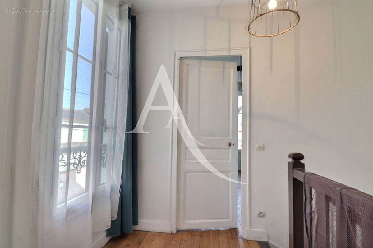 Beaucoup de cachet pour cette belle maison à Maisons Laffitte 4 pièce(s) 80 m2, 3 chambres, jardin, cave, parking ! - photo 12