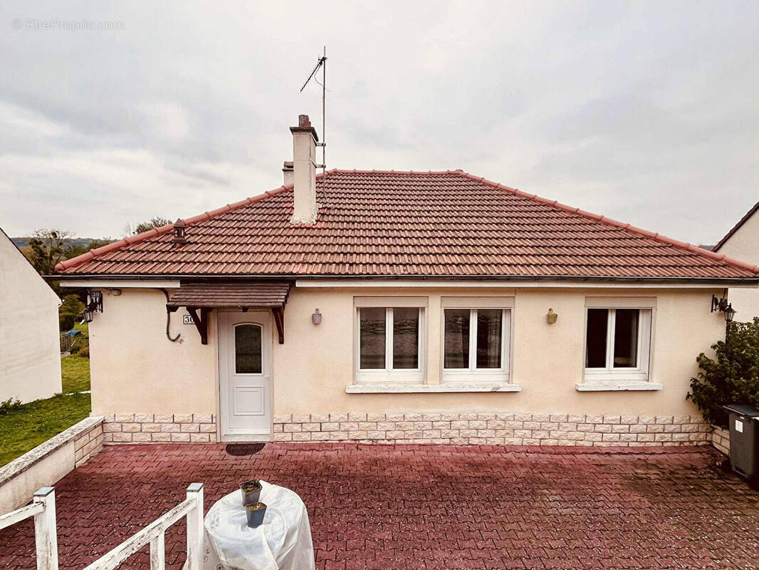 Maison à VIC-SUR-AISNE