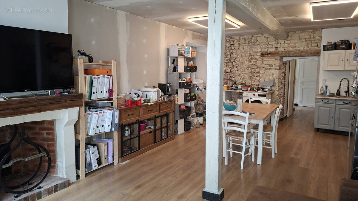 Maison à AILLANT-SUR-THOLON