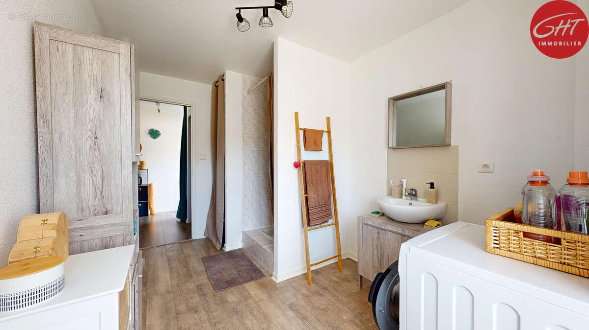 Appartement à HYEVRE-PAROISSE