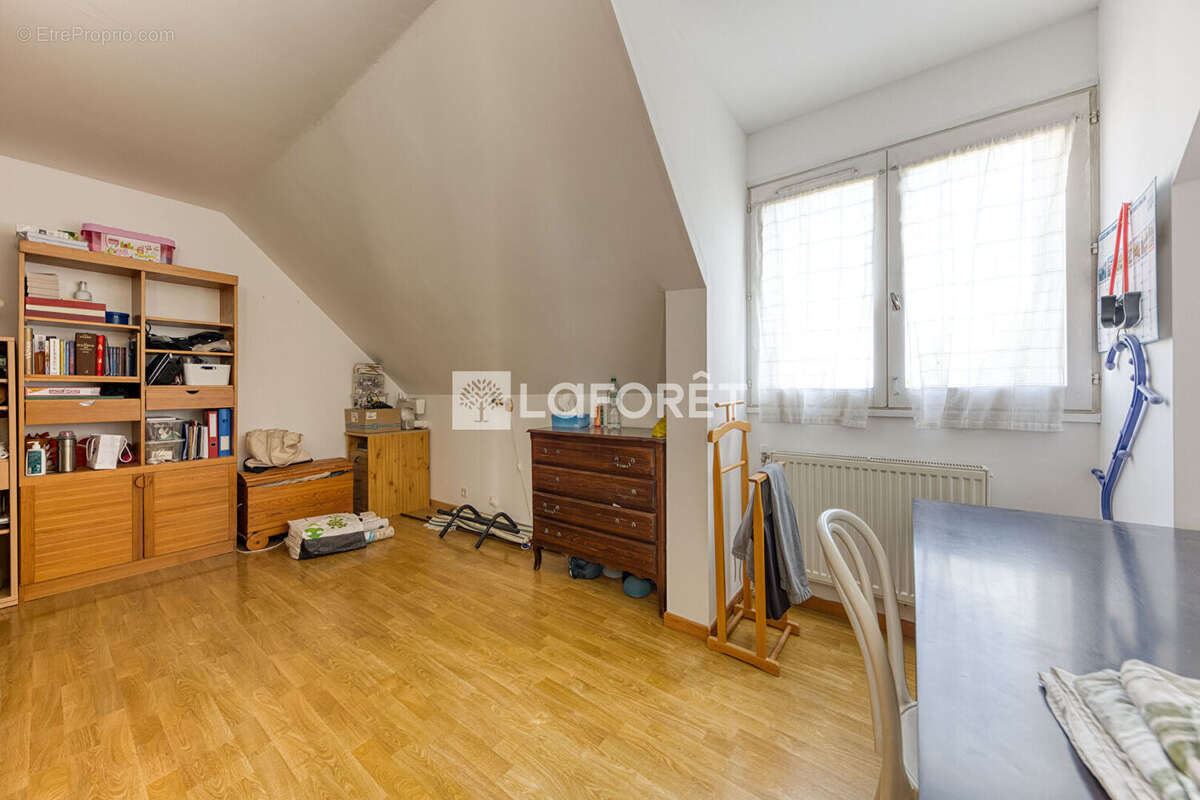 Appartement à EMERAINVILLE