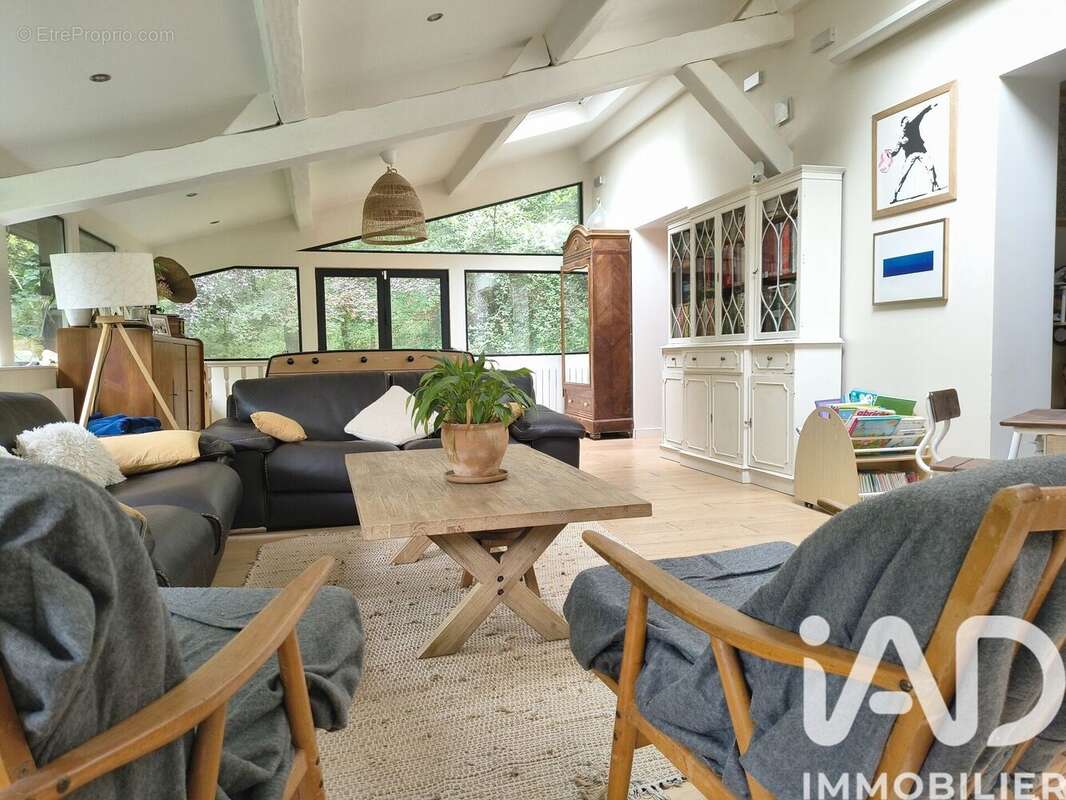 Maison 164 m² à Saint-Arnoult-En-Yvelines  - photo 9