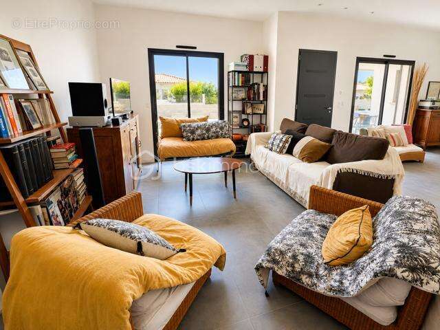 SANARY-SUR-MER – Villa d'architecte 2017 – 129 m² – Piscine – 3 suites – Terrain plat 800 m² - photo 4