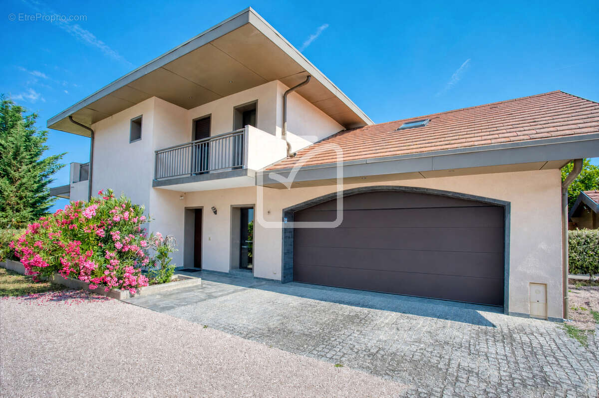 Maison à CHENS-SUR-LEMAN
