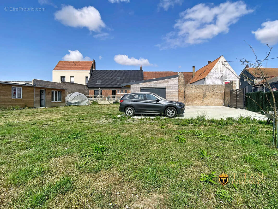 MAISON FAMILIALE SEMI PLAIN-PIED DE 166M², 4 CHAMBRES AVEC JARDIN SUD-OUEST ET GARAGE - AUDRUICQ 62370
