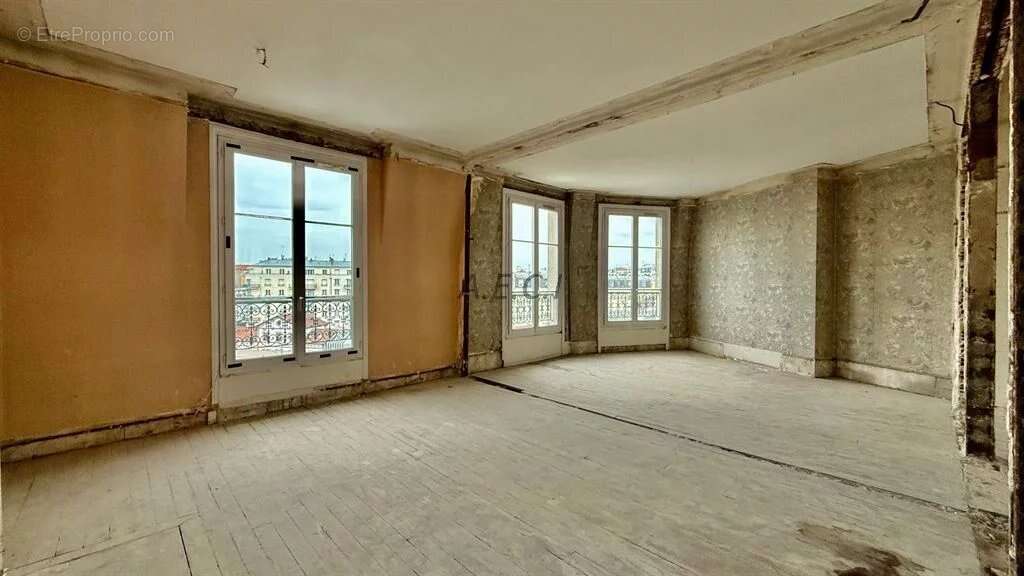 Appartement à COURBEVOIE
