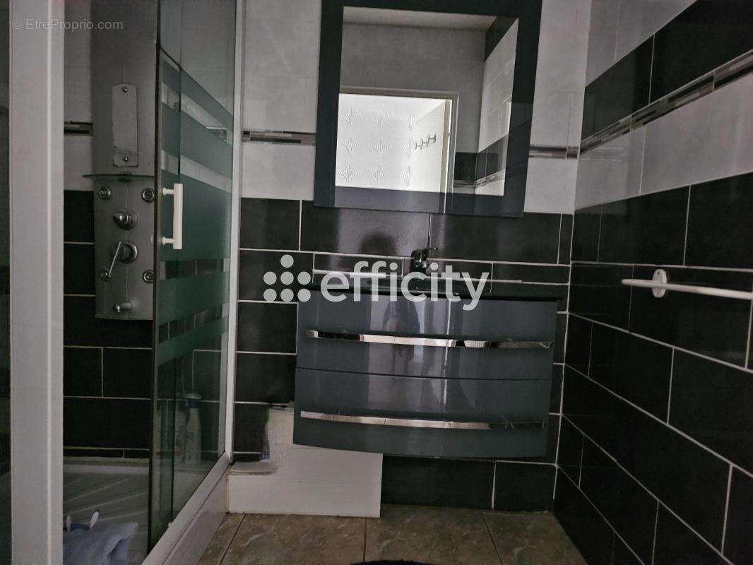 Appartement à DECINES-CHARPIEU