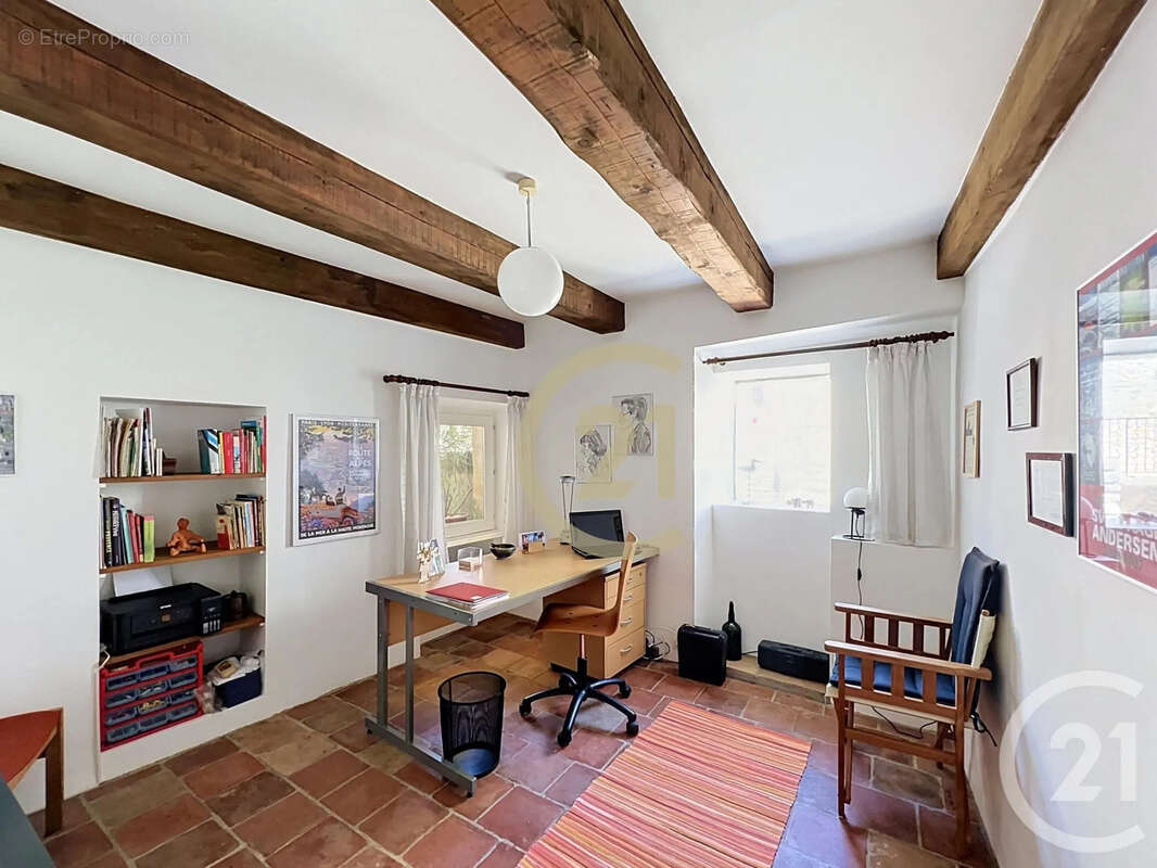 Maison 146 m² à Montaren-Et-Saint-Mediers  - photo 8
