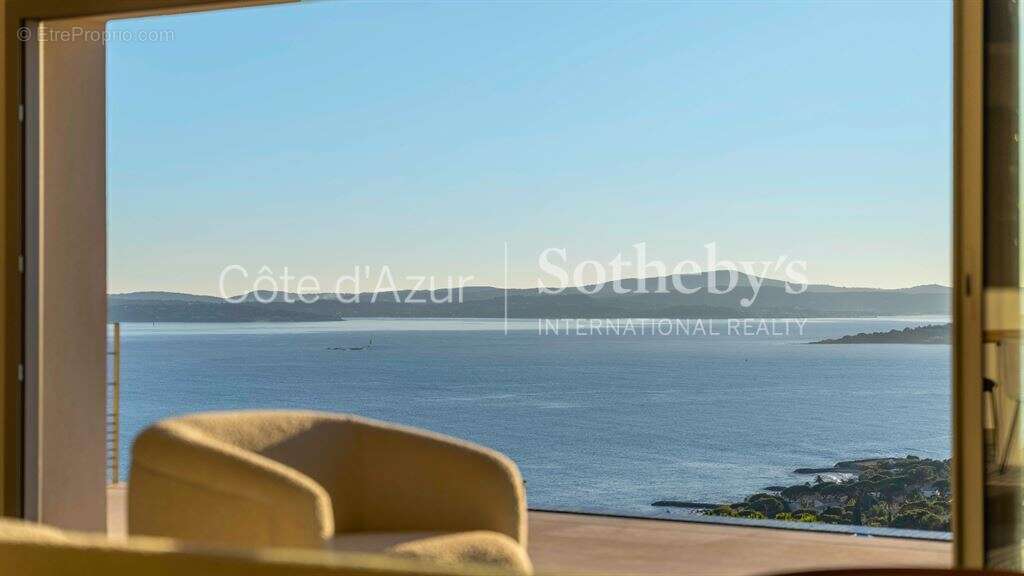 Maison à LES ISSAMBRES