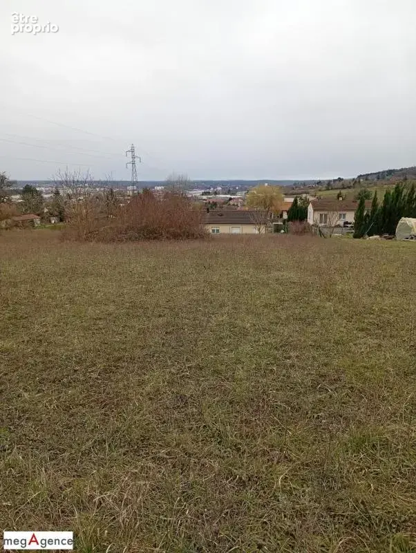 Terrain à CUSSET