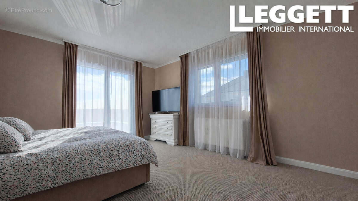 Maison contemporaine  165m2, terrain 1125m2, cuisine ouverte, salle/salon, 5 chambres, 2 SDB, sous-sol complet - photo 10