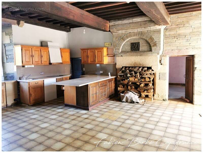 Maison à NEANT-SUR-YVEL