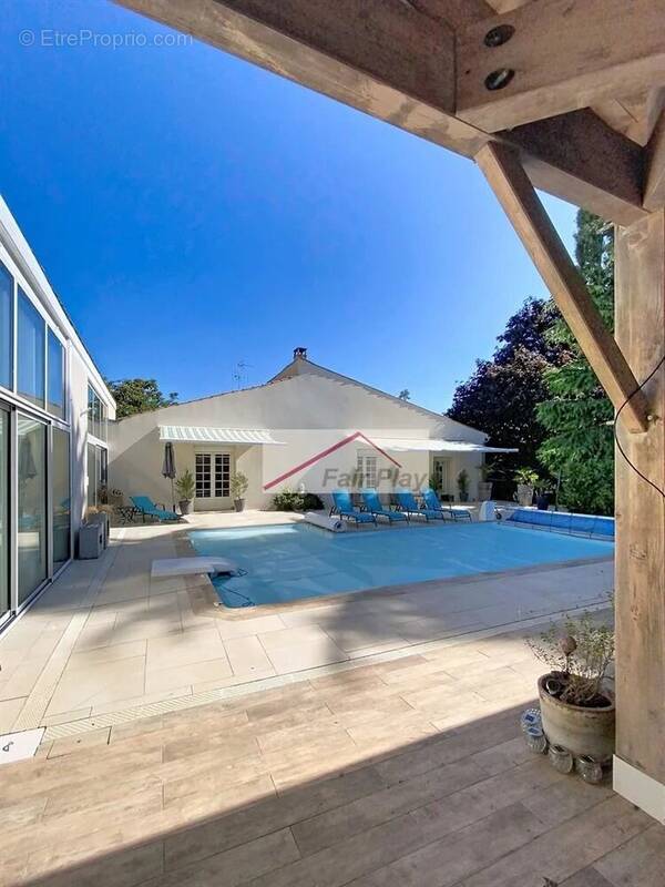 Maison à TONNAY-CHARENTE