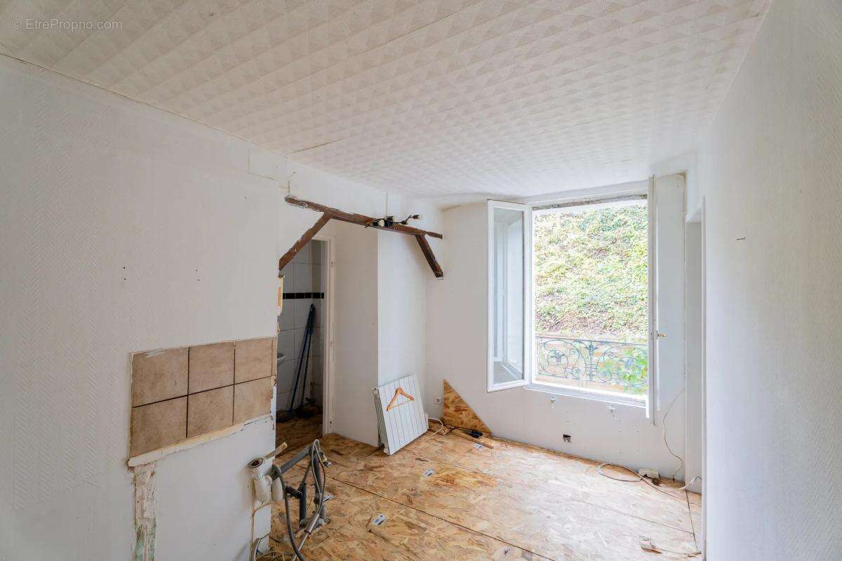 Appartement à COURBEVOIE