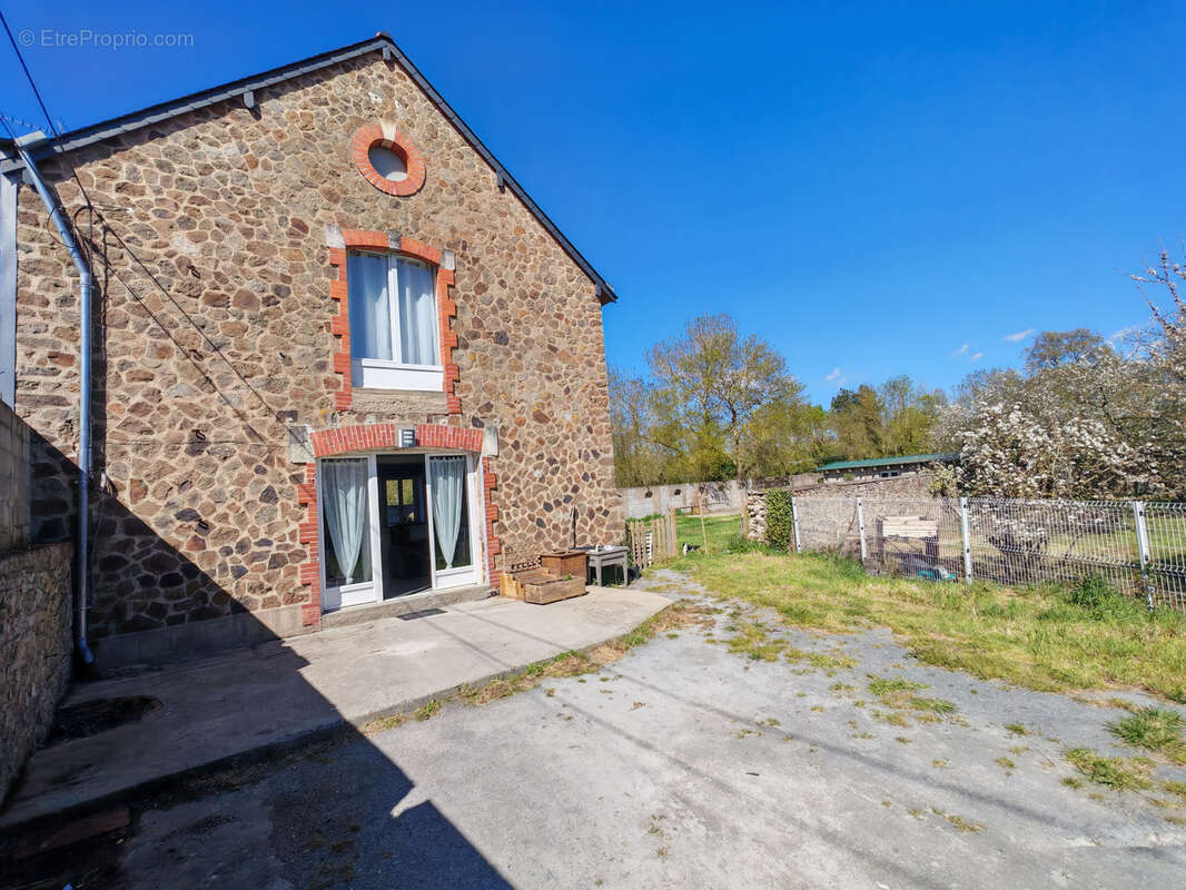 Maison à LA ROUXIERE