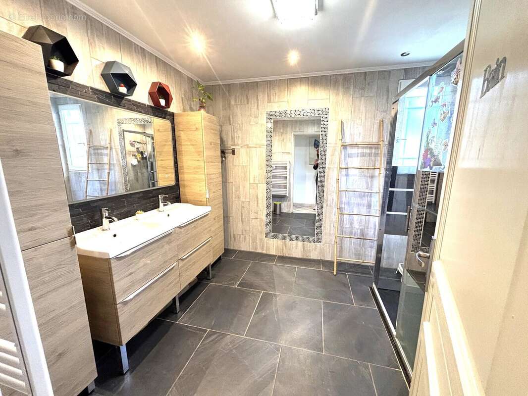 Maison à LE MUY