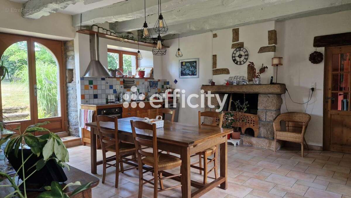 Maison à CLEGUEREC