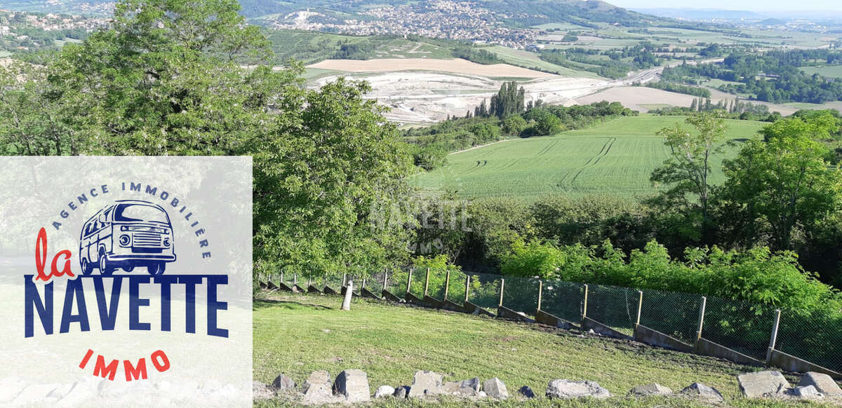 Terrain à VEYRE-MONTON