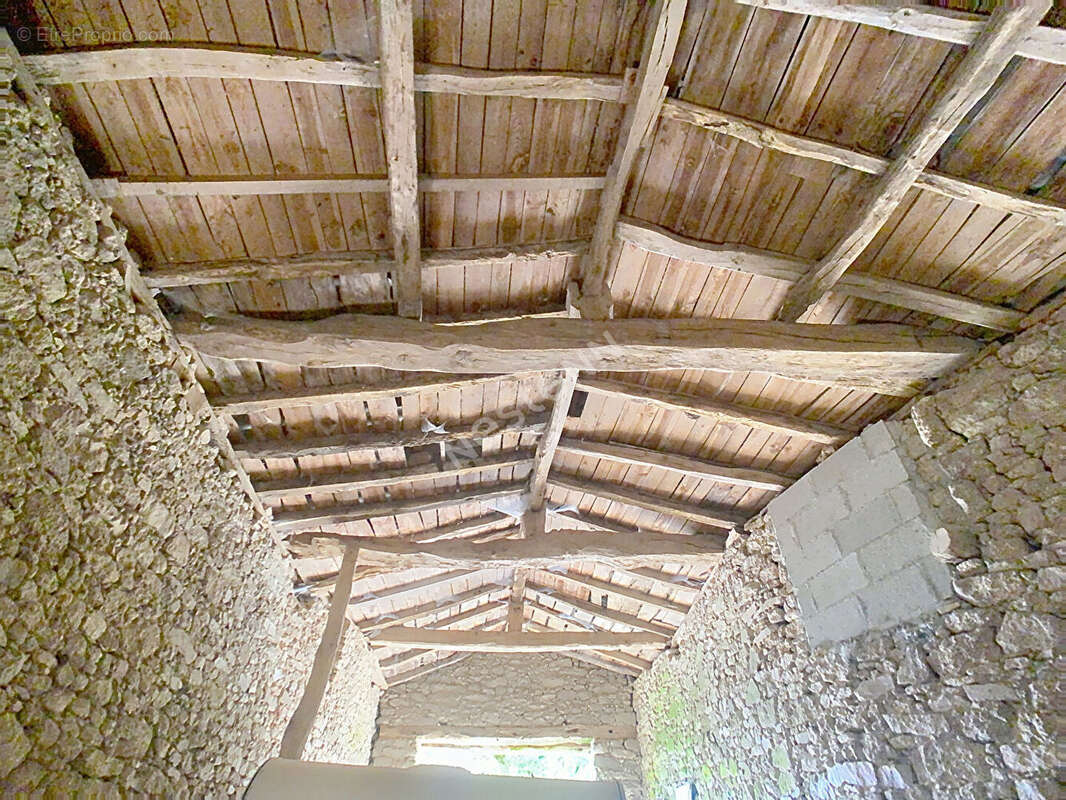 Maison en pierre avec ses dépendances et son étang à vendre sur Montigné Montfaucon - photo 22