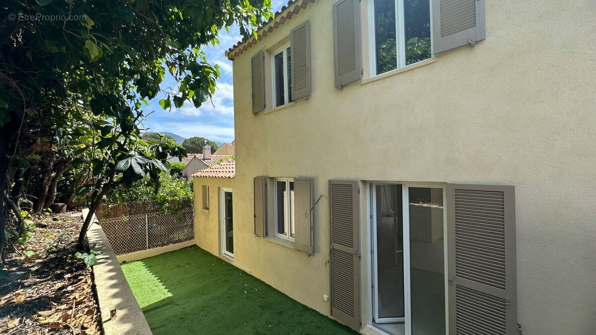 Maison à CARROS