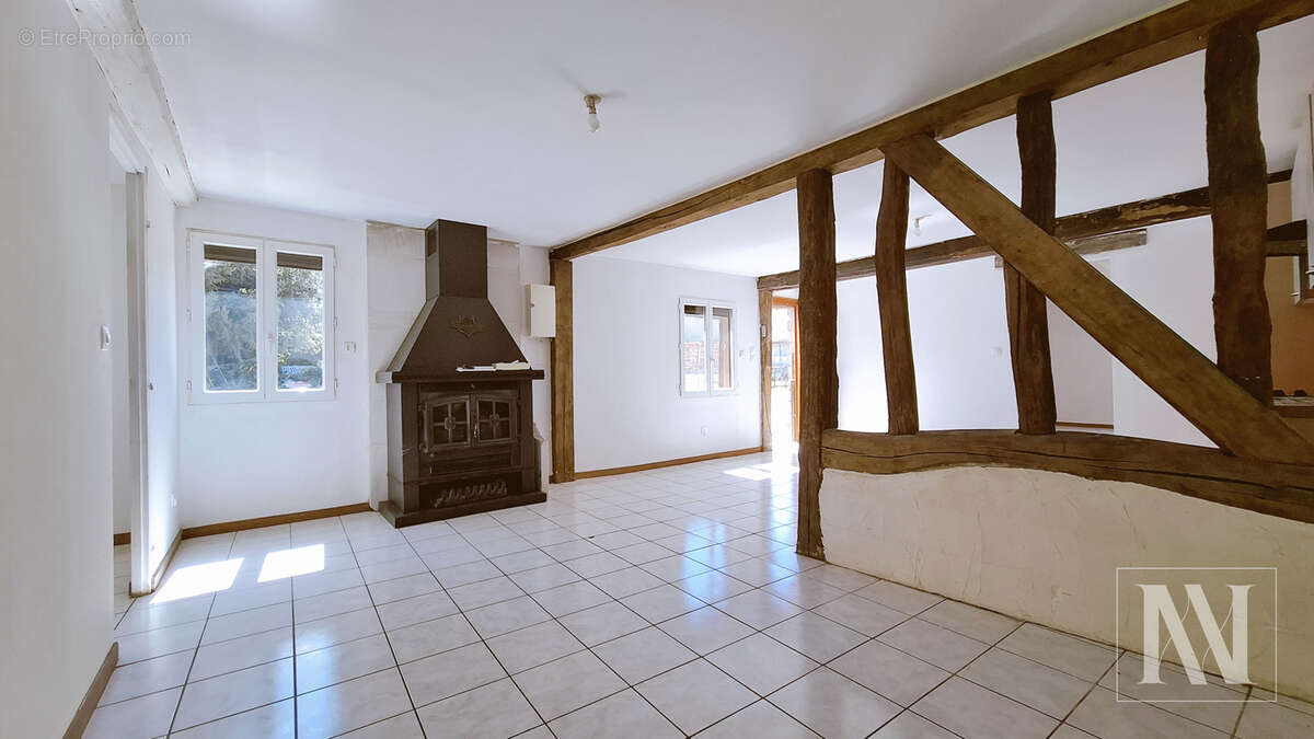 Maison familiale aux beaux volumes avec fort potentiel d'aménagement - photo 4