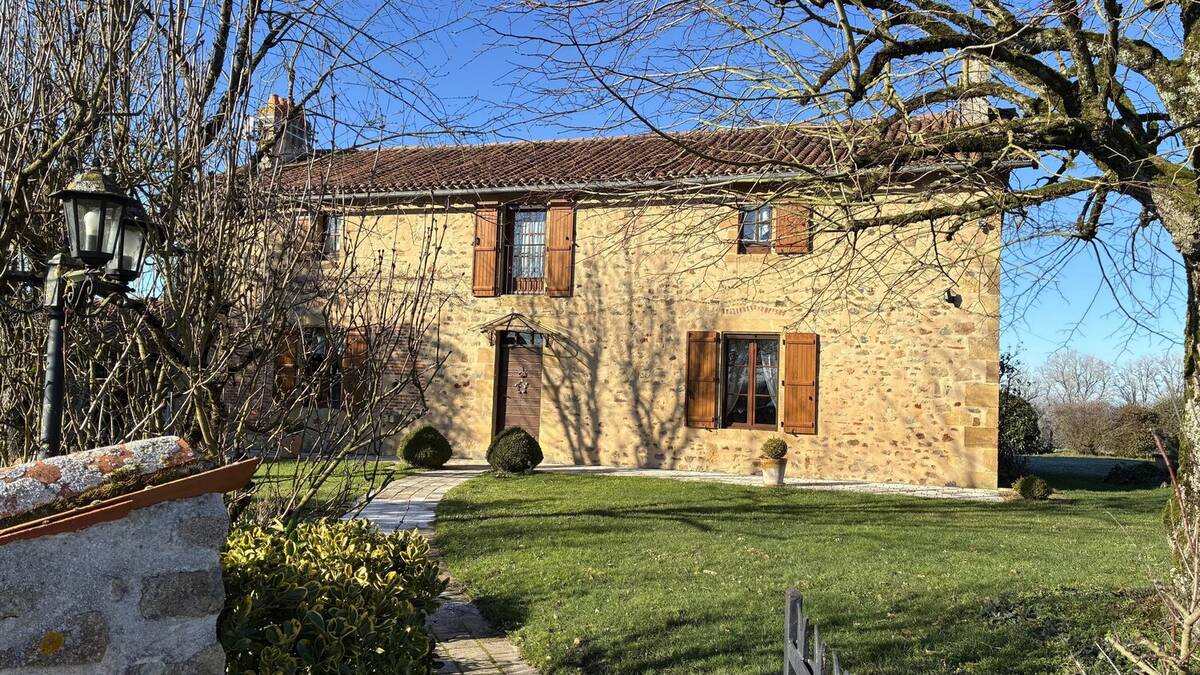 Maison à AVAILLES-LIMOUZINE