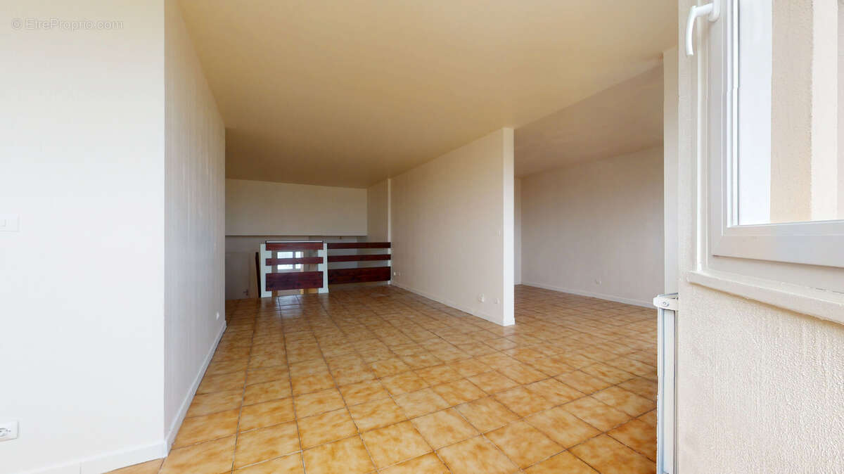 Appartement à SARTROUVILLE