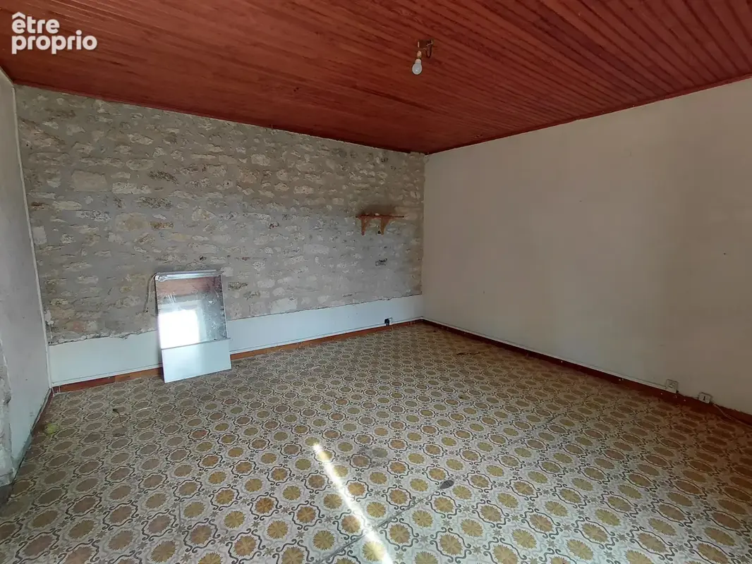 Maison en pierre à renover avec dependances et terrain de 2.5 ha attenant - photo 11