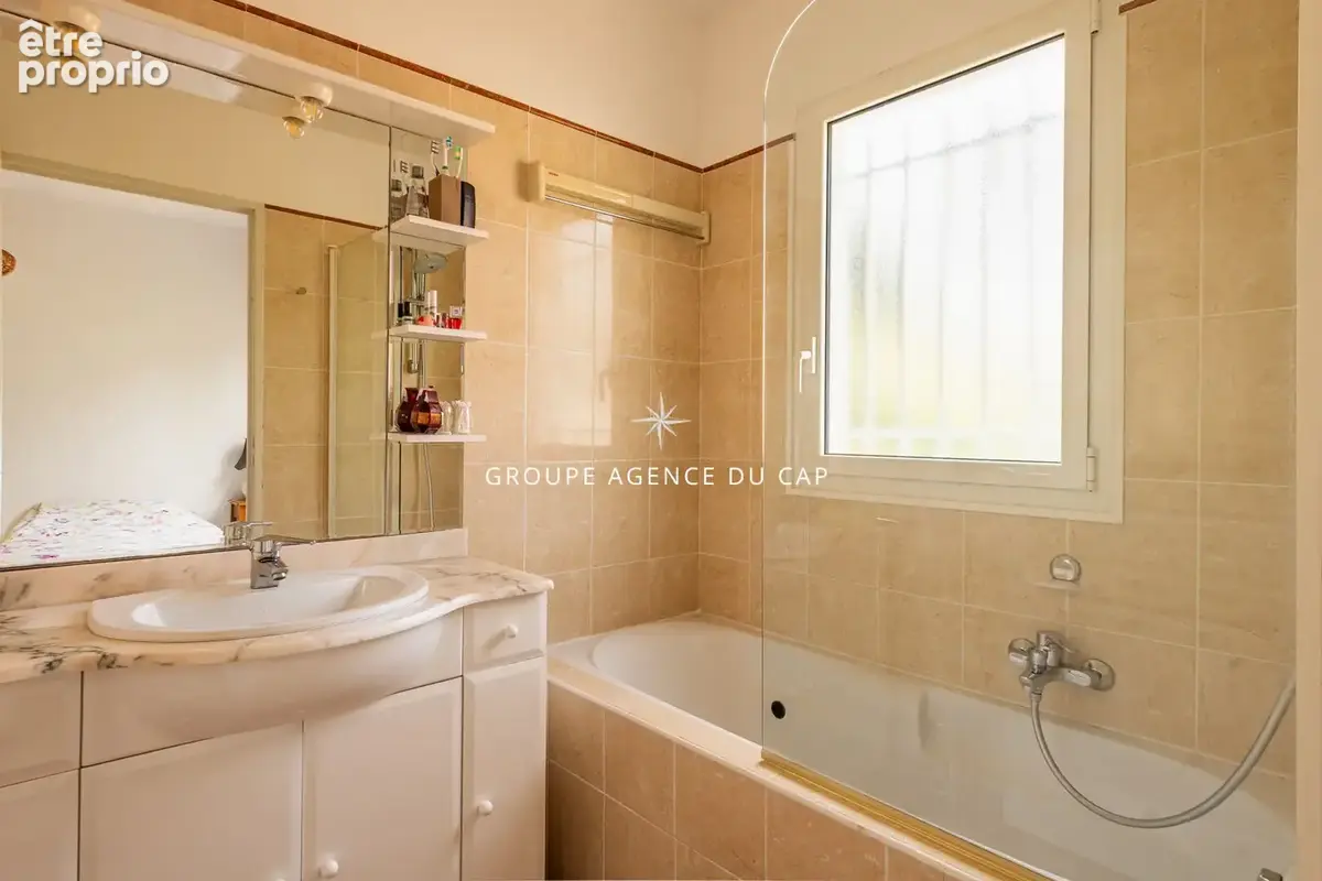 Appartement de standing 156 m² Saint-Raphaël Boulouris Terrasse 43 m² Piscine 2 garages - photo 11