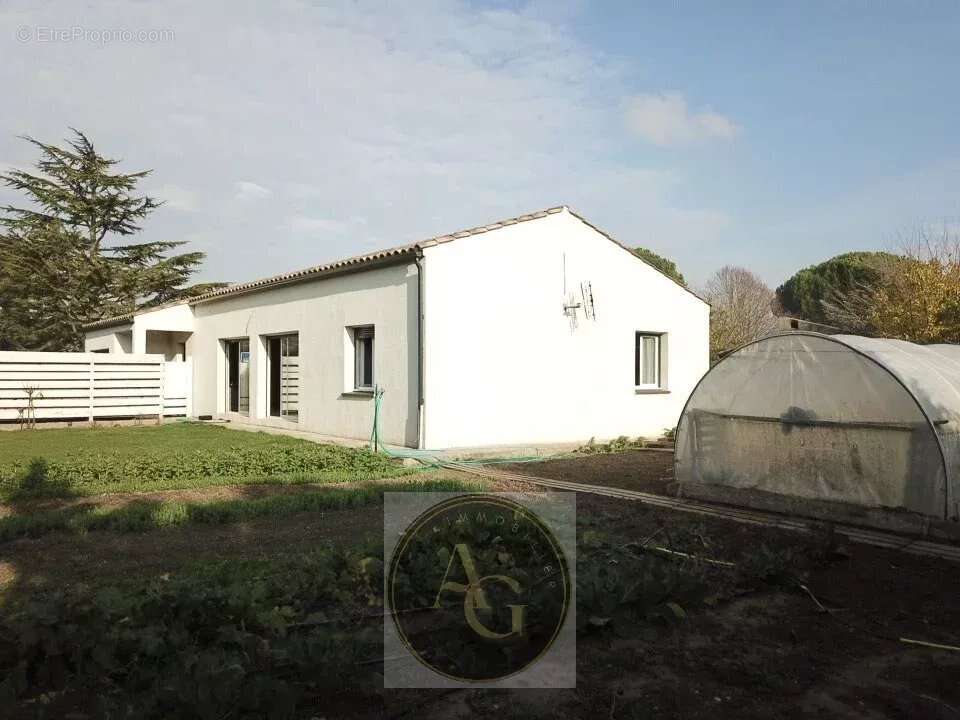 Maison à VILLENEUVE-LA-COMPTAL