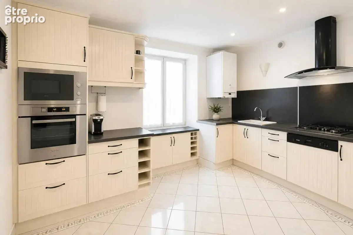 Maison de 5 pièces de 133 m² à Poitiers - photo 2