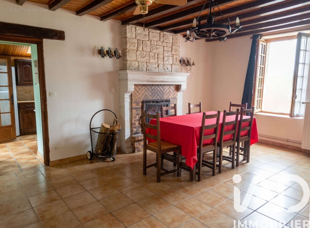 Maison 130 m² à Feux  - photo 2