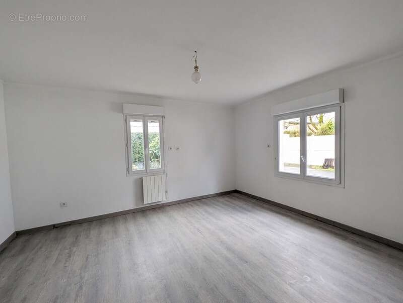 Maison plain-pied 140,5 m² - BRETIGNOLLES (79) - photo 11