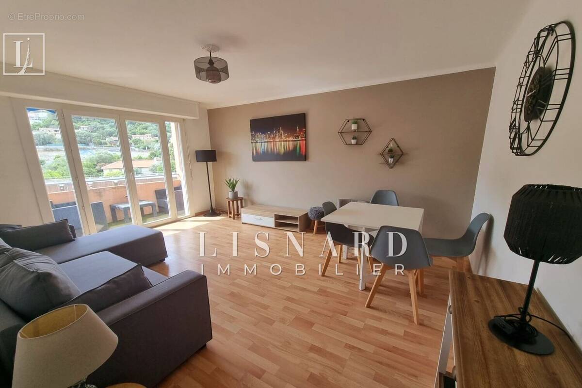 Appartement à VALLAURIS