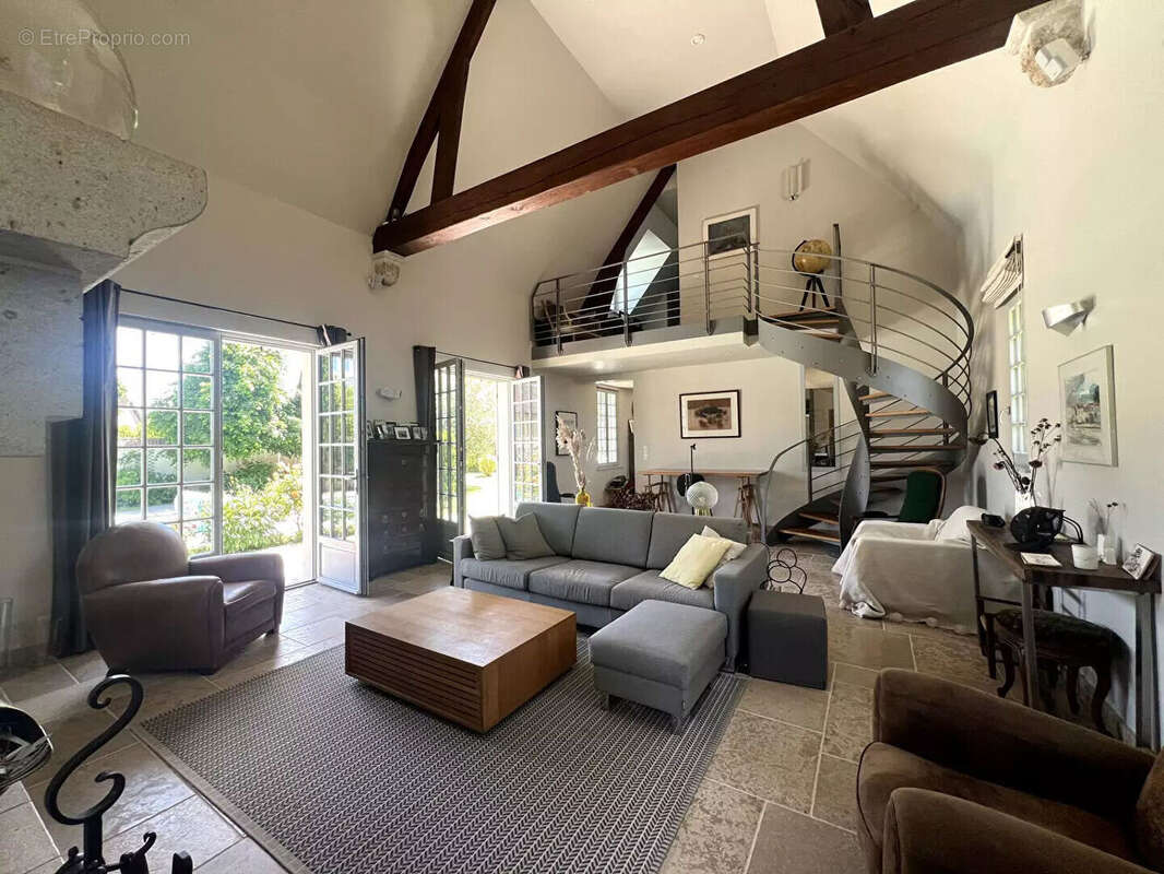 Maison à HOUDAN