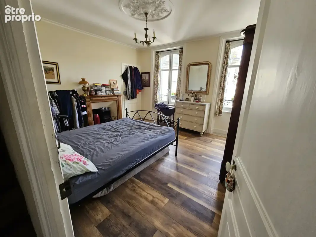 Maison en pierres en centre ville - photo 12