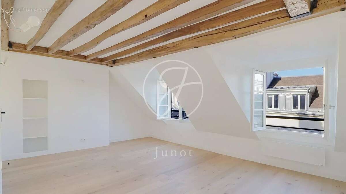 Appartement à PARIS-3E