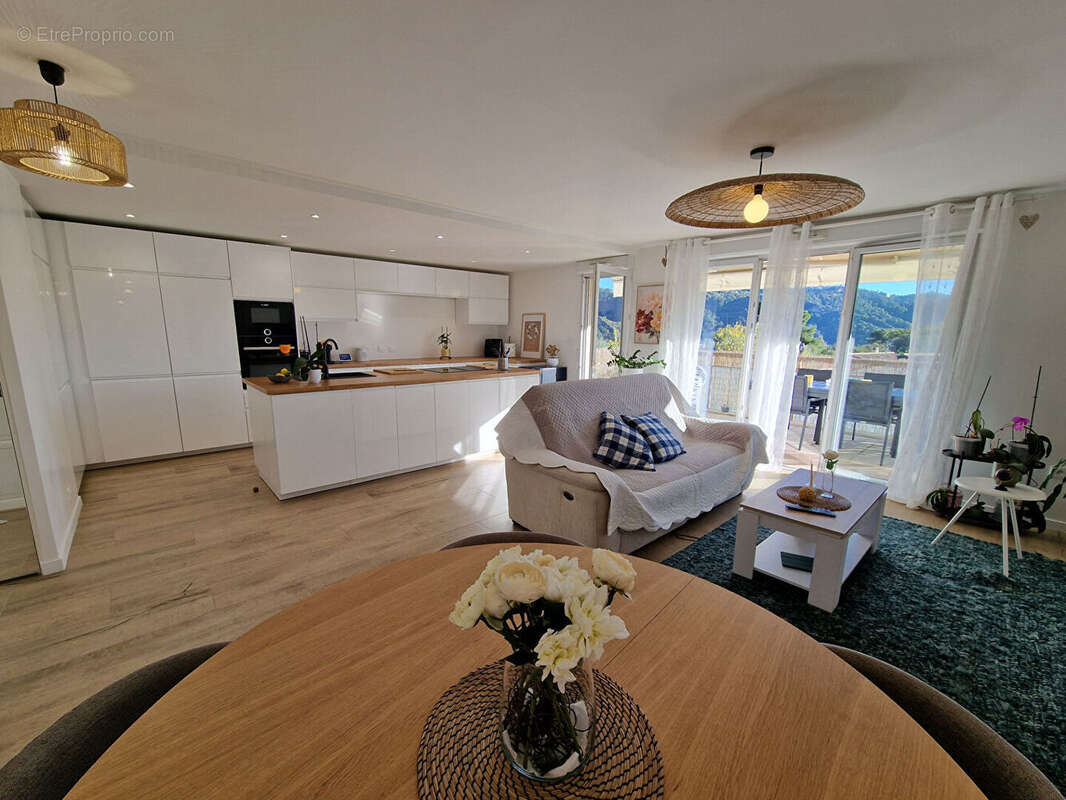 Appartement à CARROS