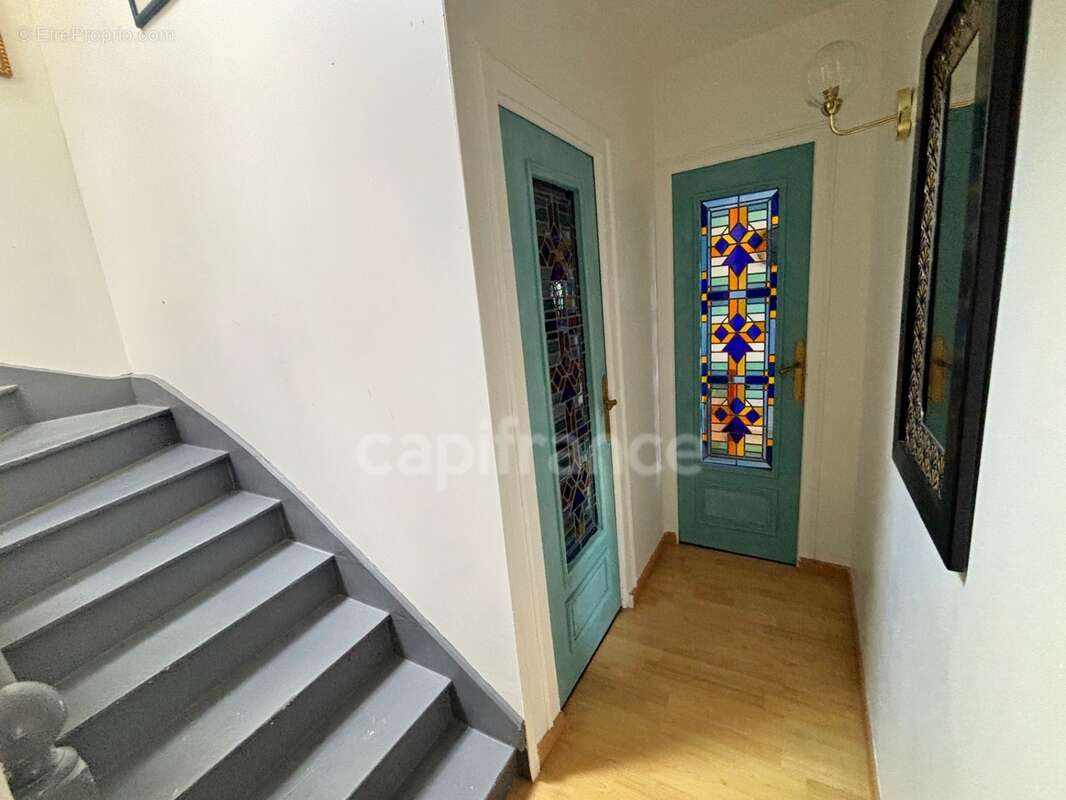 Rare: Charmante Maison de caractère en pierre de taille et moellons au centre historique de LOCRONAN(29) - photo 10