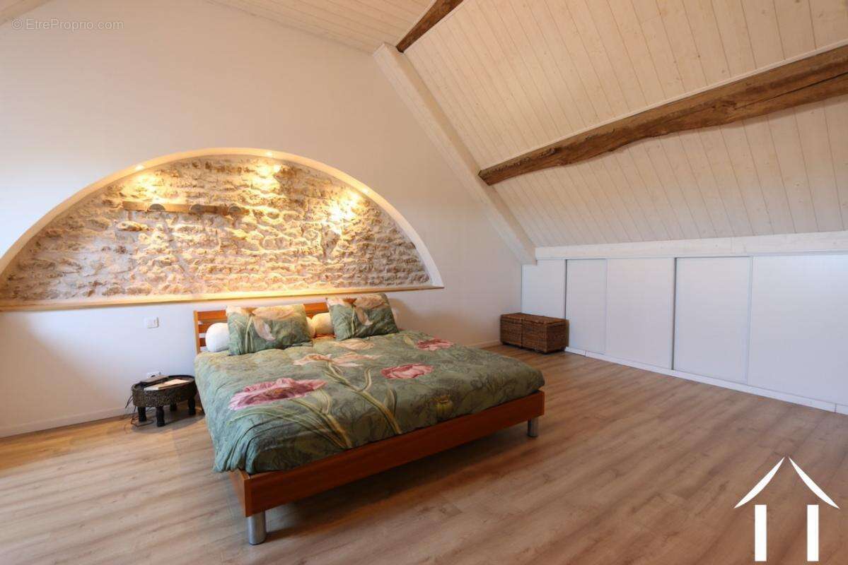 Maison à SAINT-GERVAIS-SUR-COUCHES