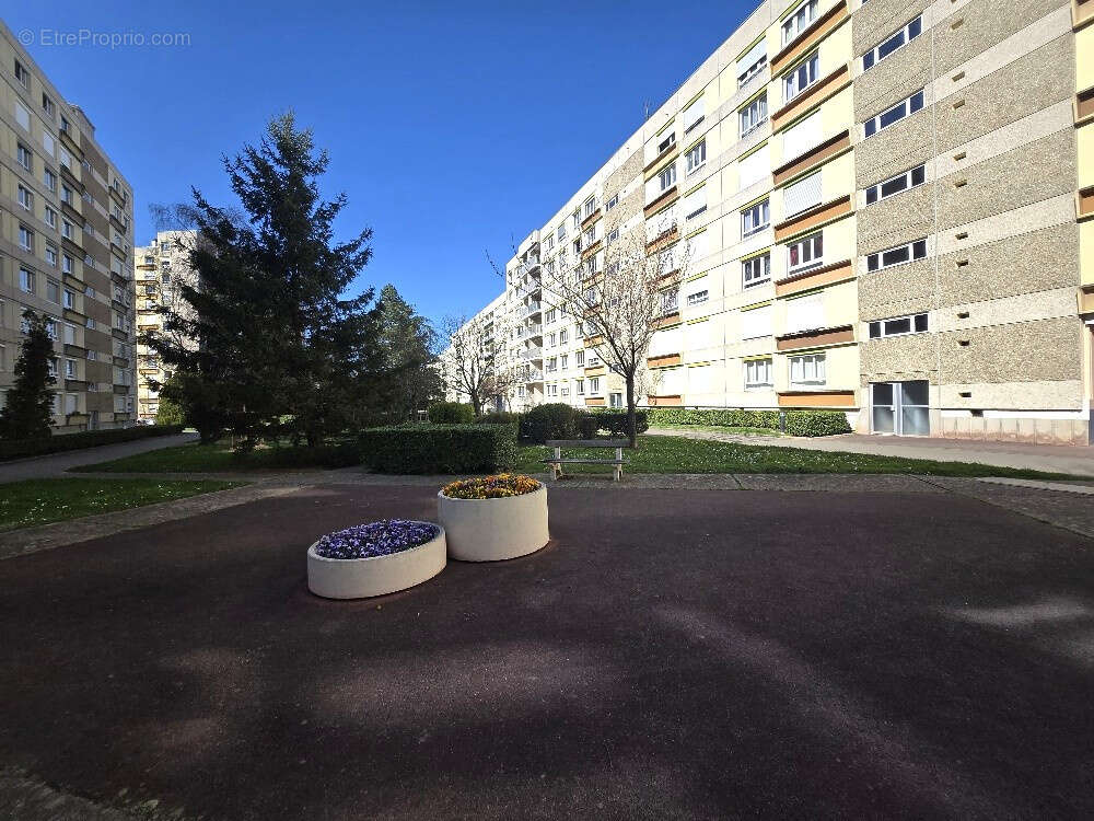 Appartement à PIERRE-BENITE