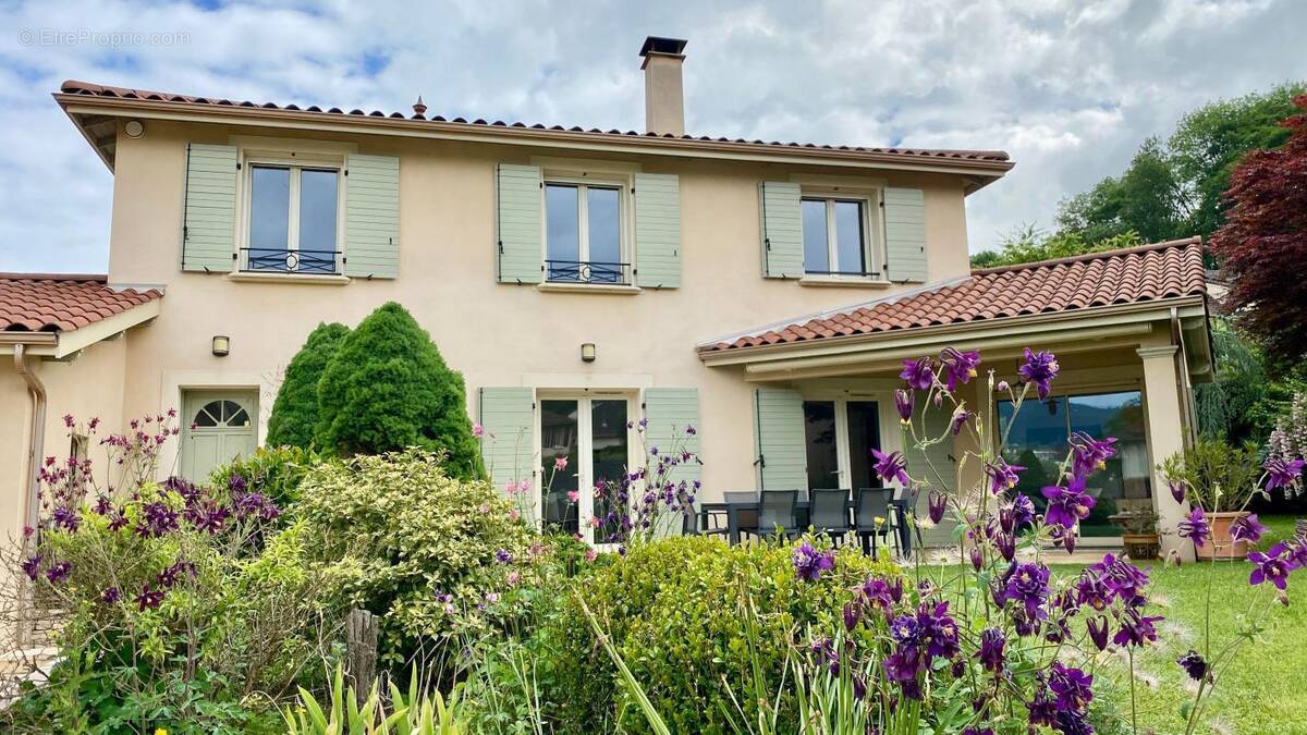 Maison à FONTAINES-SAINT-MARTIN