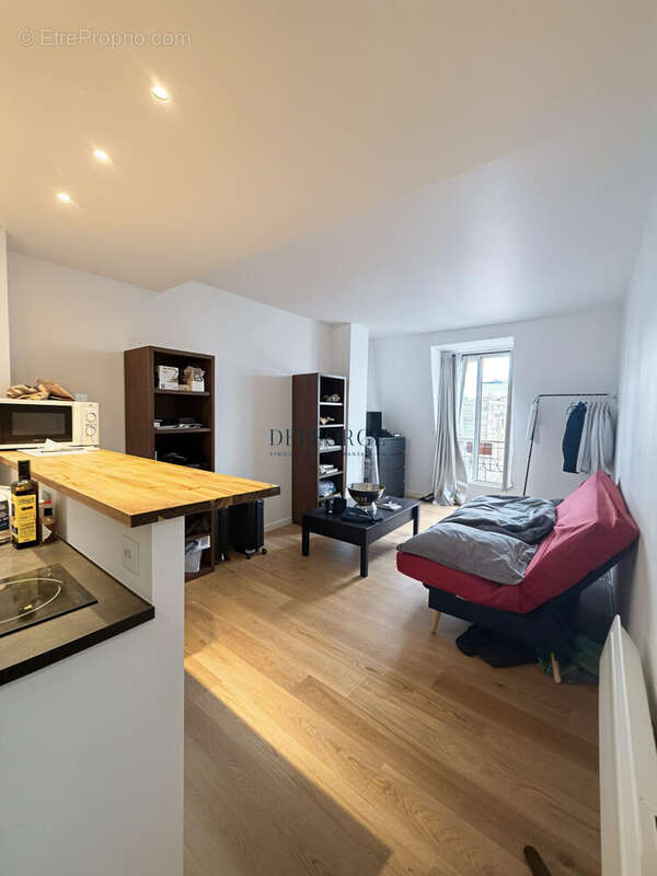 Appartement à PARIS-14E