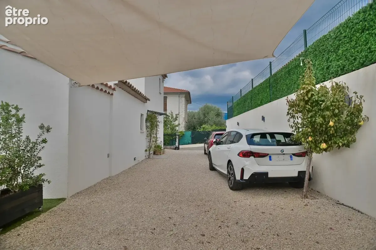 VILLENEUVE-LOUBET - Villa récente 4 Chambres – 120 M² – Piscine – Proche village - photo 19