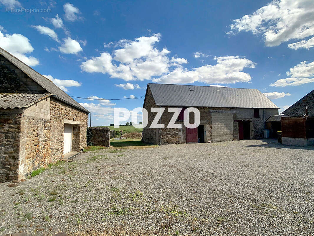 Maison à SAINT-GEORGES-DE-GREHAIGNE