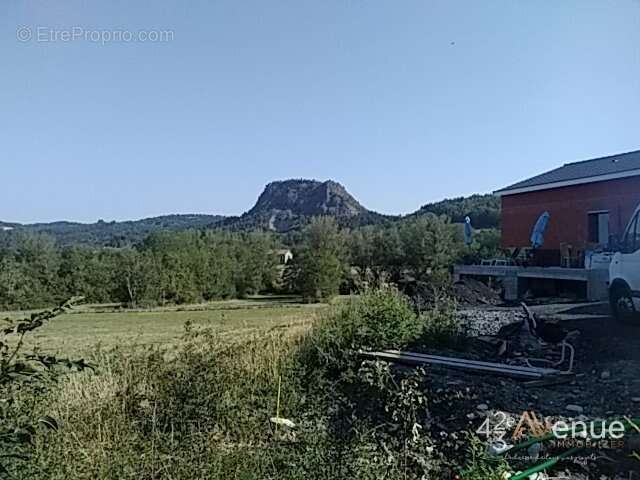 Terrain à SAINT-JULIEN-CHAPTEUIL
