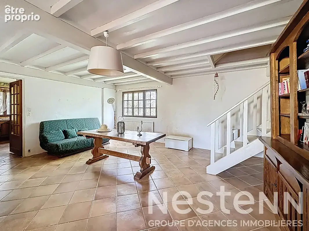 Maison à vendre à Arles sur 9000 m² avec deux habitations, dépendances et hangars - photo 9